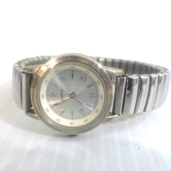 WTC - 7x VINTAGE WATCHES Vintage Watch Water Resistant Watch Carriage Bell Q & Q - Picture 9 of 15